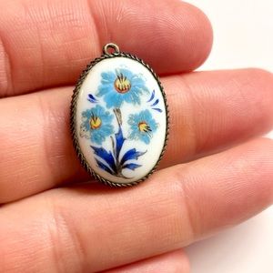 Vintage pendant for necklace - Floral motif